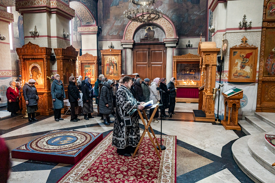 Литургия Преждеосвященных Даров в Преображенском соборе города Люберцы